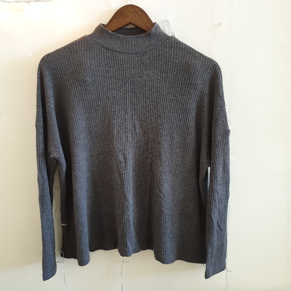 Grey ribbed turtleneck - Picture 2 of 6